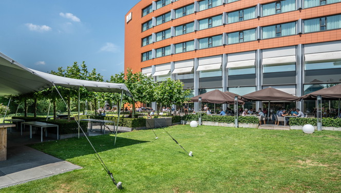 Hoog Zomer arrangement terras Van der Valk Hotel Ridderkerk 