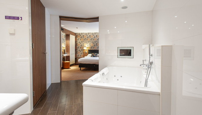 Bathroom Junior Suite Van der Valk Hotel Ridderkerk